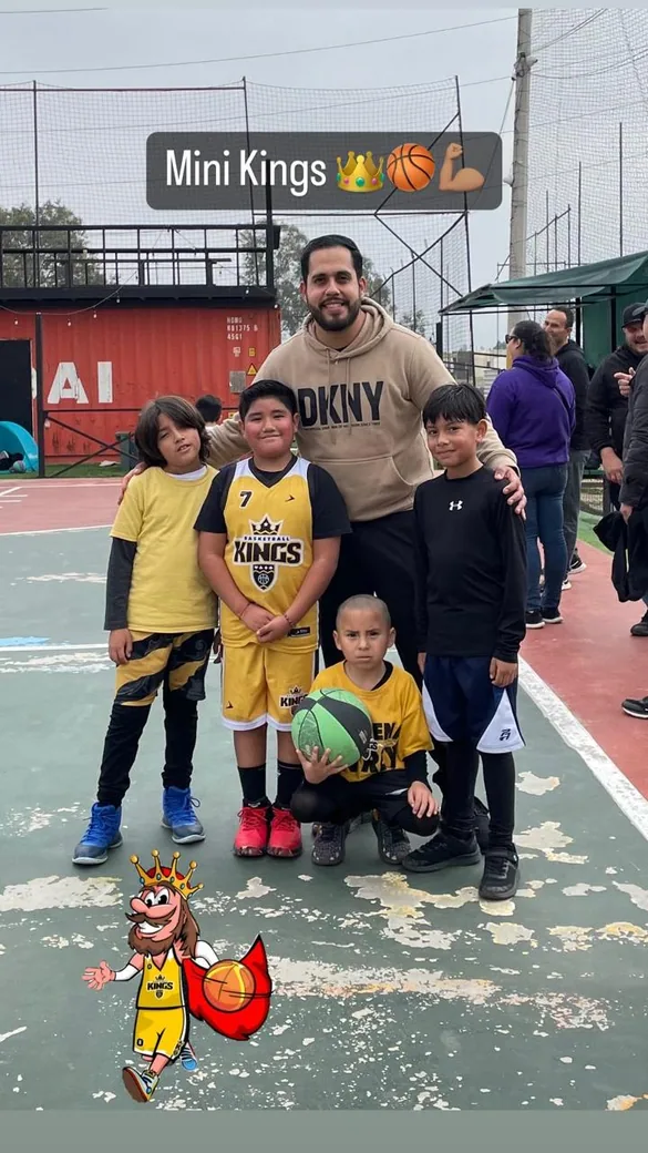 Mini Kings y su entrenador